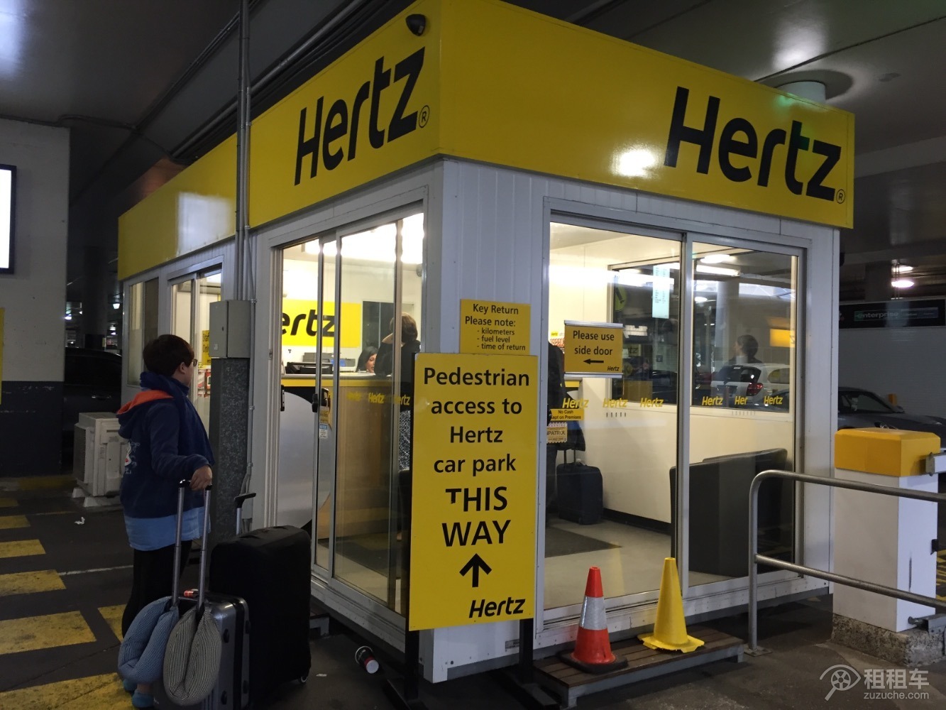 Hertz-Melbourne Airport-509-store